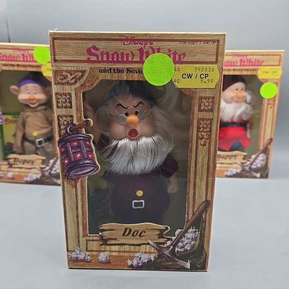 Vintage Binkin Disneys Snow White and the Seven Dwarfs Boxed Set Of 7 Dolls NIB - Picture 11 of 16